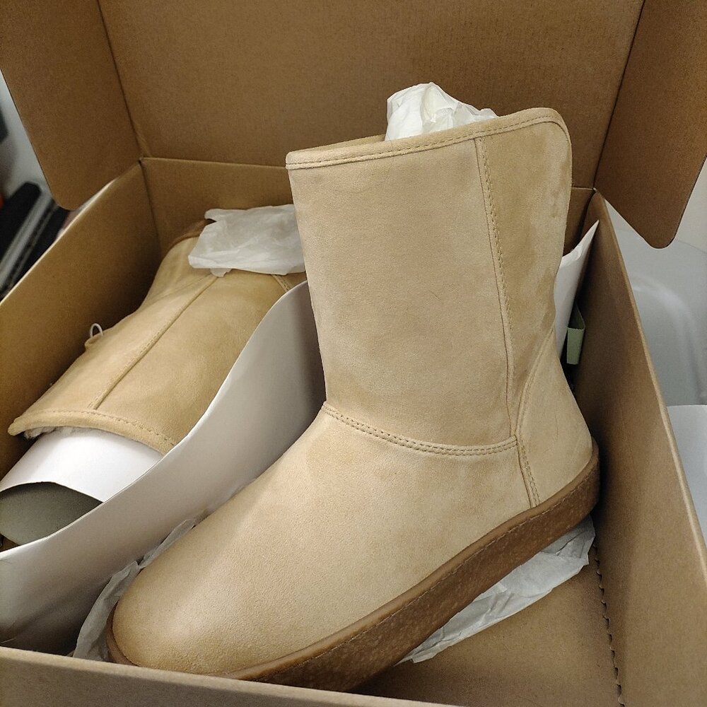 NIB Amazon Essentials Boots